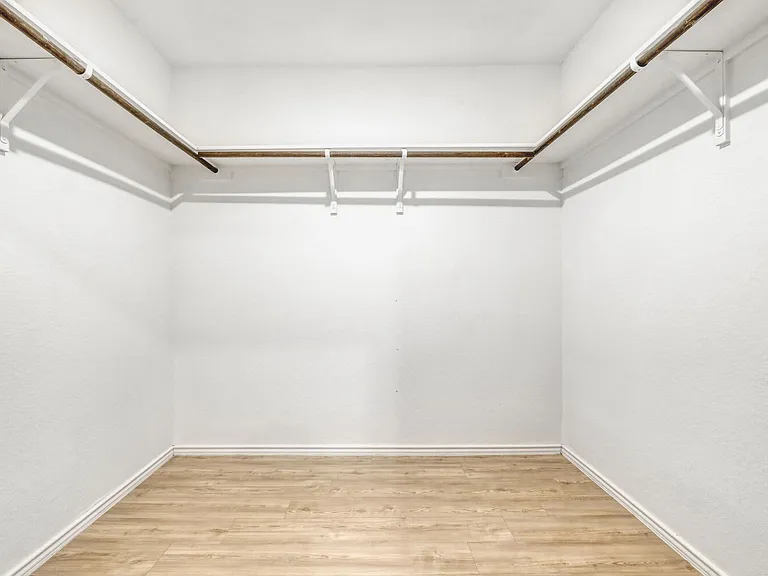 7102 Satellite Dr — Photo 28