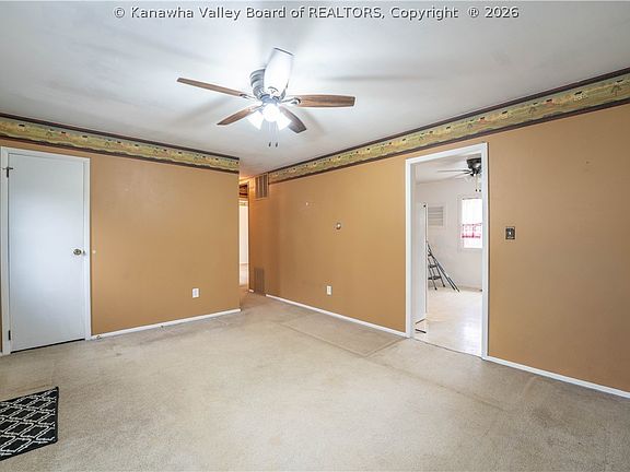 4th image of 3 Surrey Dr