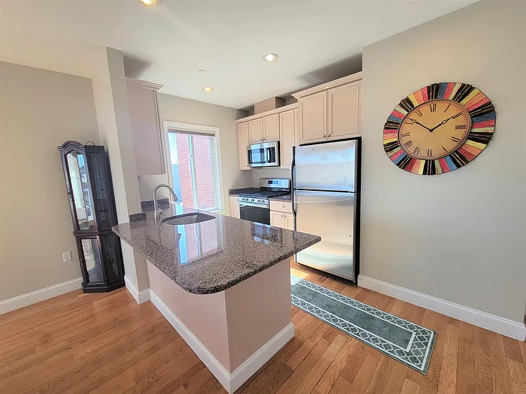 1522 Vfw Pkwy #404 — Photo 12