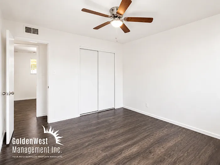 1919 W Berridge Ln #5 — Photo 7