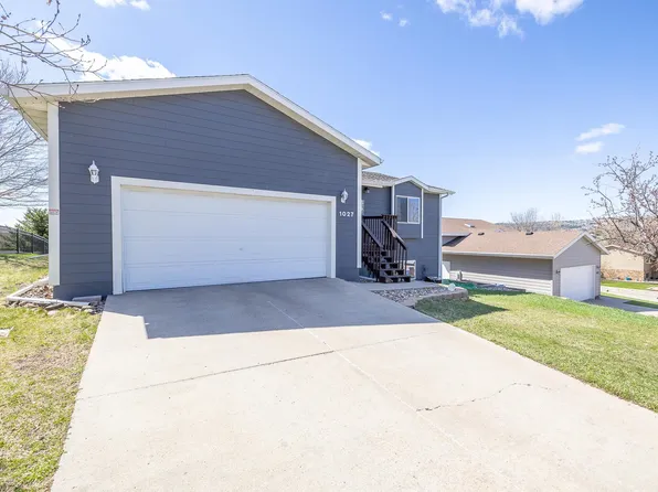 1027 Park Hill Dr, Rapid City, SD 57701