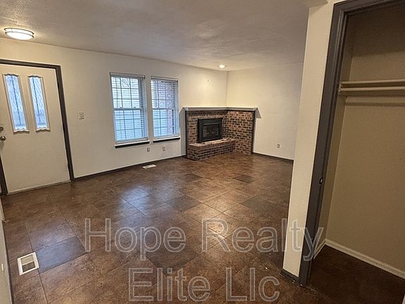 5th image of 2079 Sussex Ln