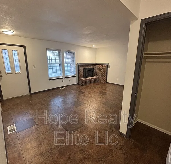 2079 Sussex Ln — Photo 5