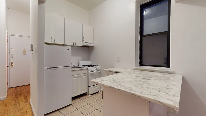 Rented by Bond New York | media 8