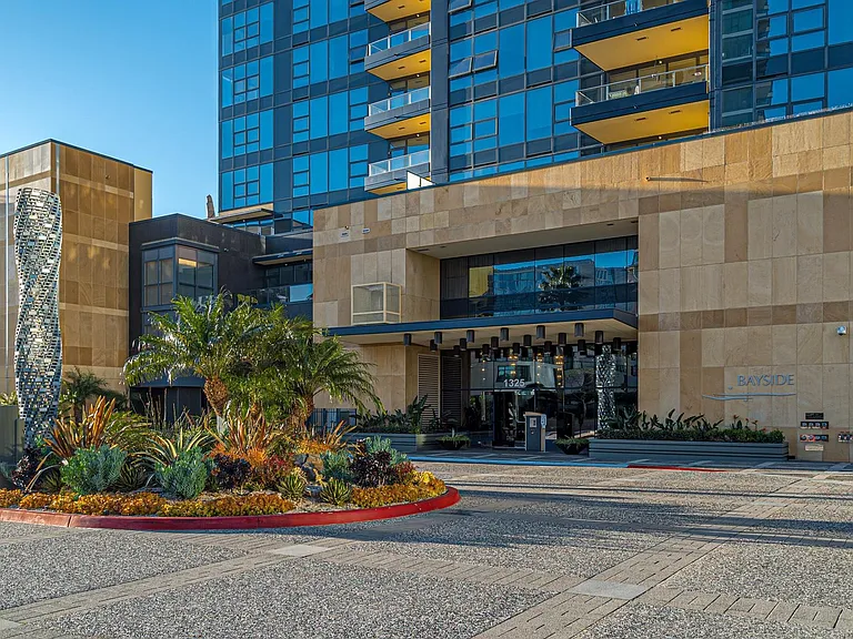 1325 Pacific Hwy #1603 — Photo 35