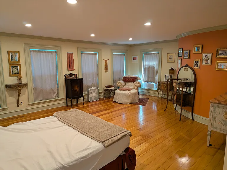 14 Highland Ave — Photo 54