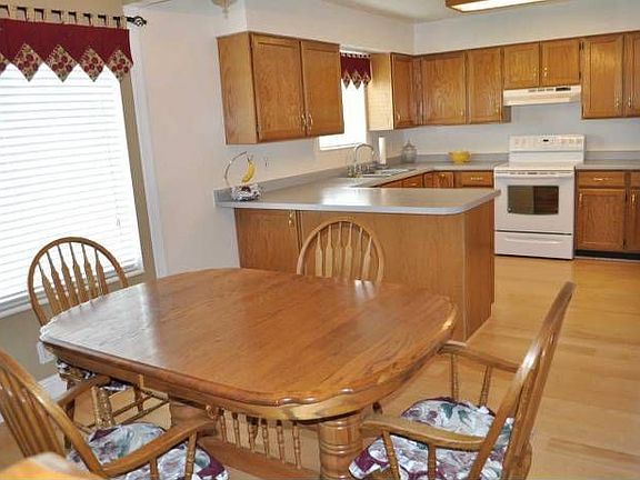 3rd image of 2560 W Victorian Dr