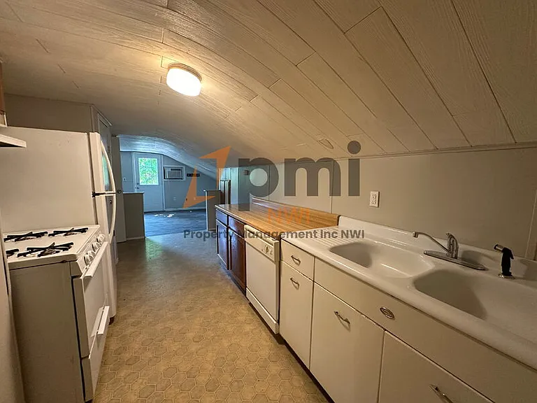 224 S Main St — Photo 9