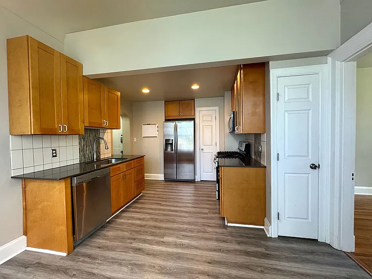 211 Loraine Ave — Photo 16