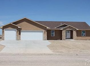 371 E Fredonia Dr, Pueblo West, CO 81007