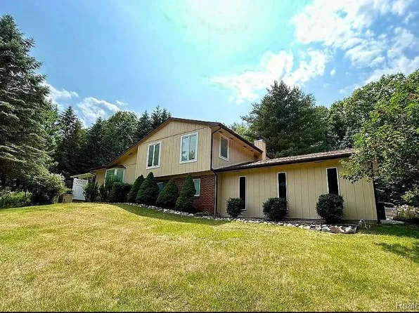 5420 Havens Rd, Dryden, MI 48428