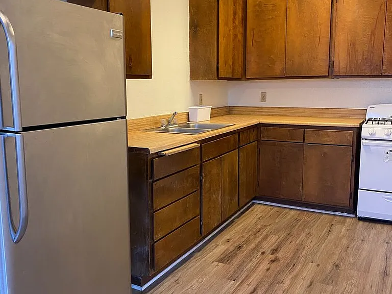 461 W Colorado St — Photo 16
