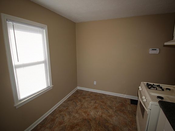5th image of 2398 Argyle Dr