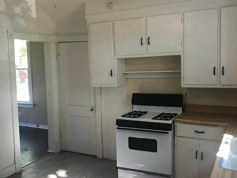 1309 W D St #A — Photo 11