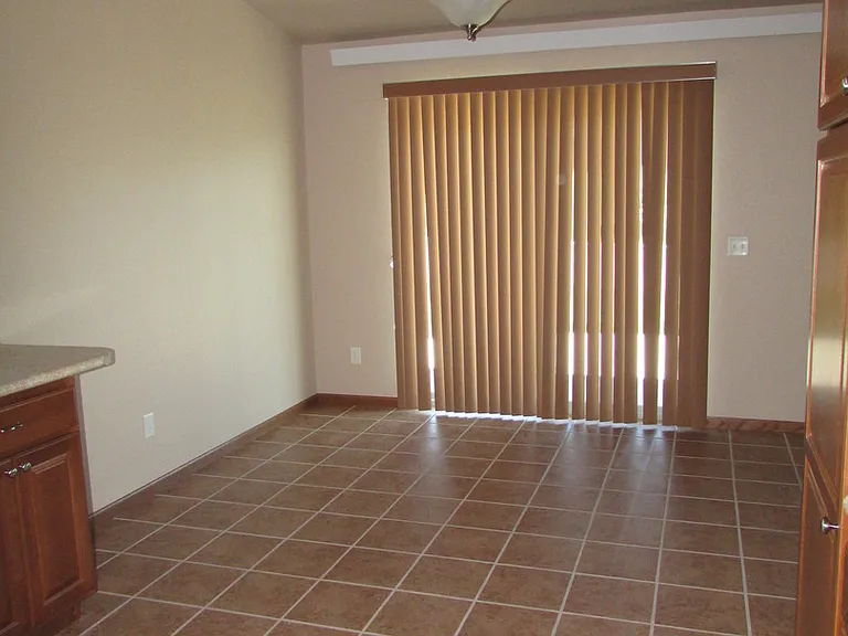 415 Sapphire Ln — Photo 13