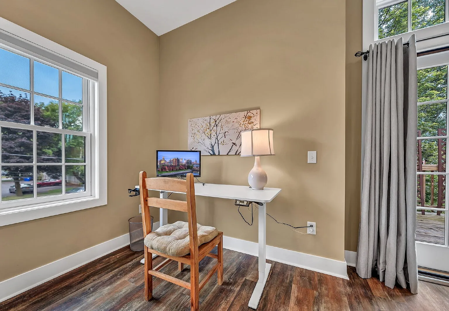 1 bed, 1.0 bath, 700 sqft, $2,600 — Photo 2