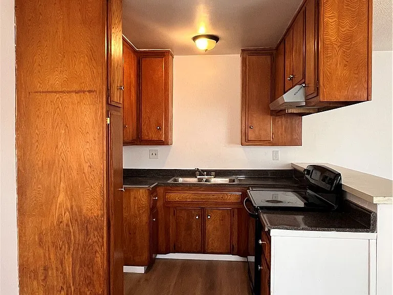 2844 Ardmore Ave #8 — Photo 4