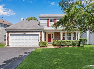 6061 Golfview Dr, Gurnee, IL