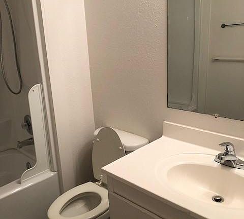 5th image of 14535 NE 32nd St