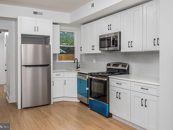 3rd image of 2042 E Somerset St