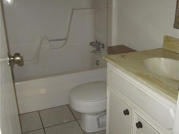 3rd image of 417 Somerset Pl #419