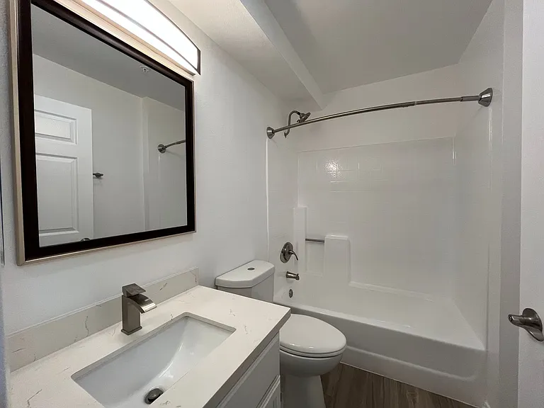 315 Virgil — Photo 22
