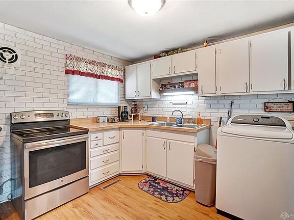 3rd image of 713 Cherry Blossom Dr