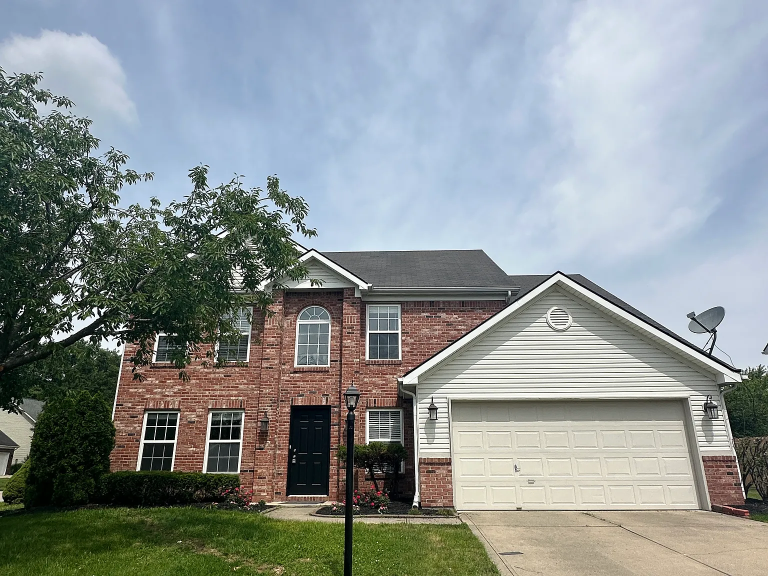 4 bed, 2.5 bath, 2266 sqft, $2,595 — Photo 2