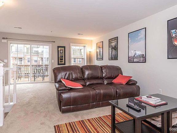 5th image of 2851 Barclay Way