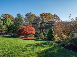 226 Springhouse Dr, Clairton, PA 15025