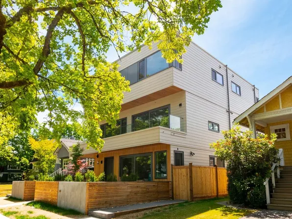 3120 W 11th Ave #3, Vancouver, BC V6K 2M7
