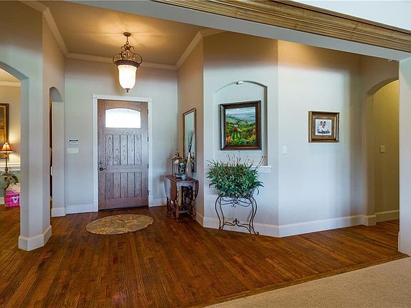 3rd image of 221 Harper Ct