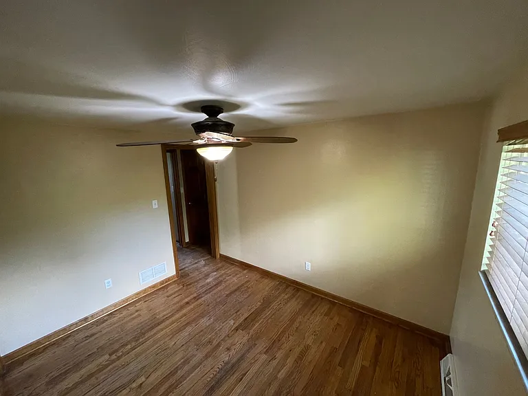 109 Linden St — Photo 10