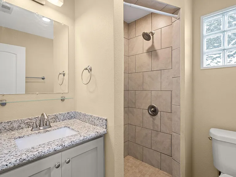 502 Dell Ct — Photo 9