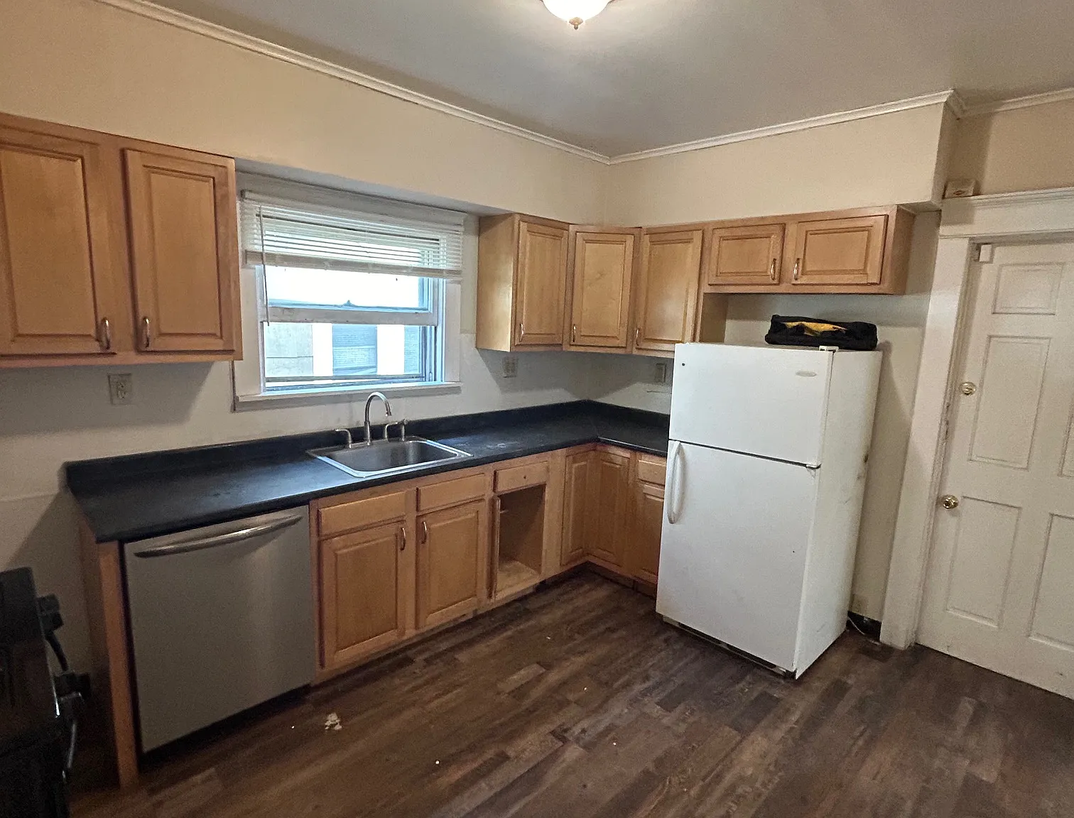 63 Montrose Avenue - 1 — Photo 2