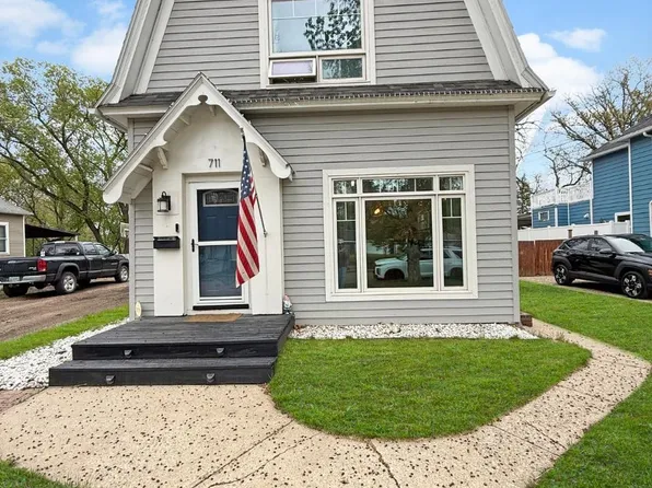 711 1st Ave SE, Minot, ND 58701