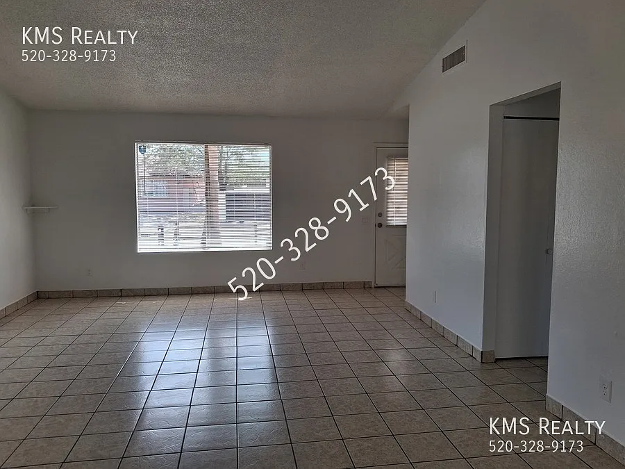 2 Bedroom 1 Bath House - Owner/Agent — Photo 4