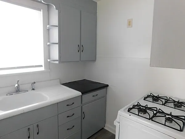 2 bed, $750 — Photo 3