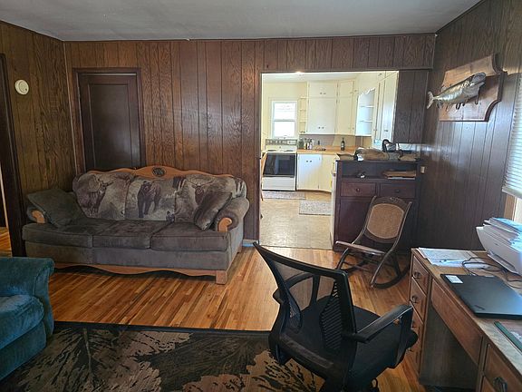3rd image of 305 E Hill Dr