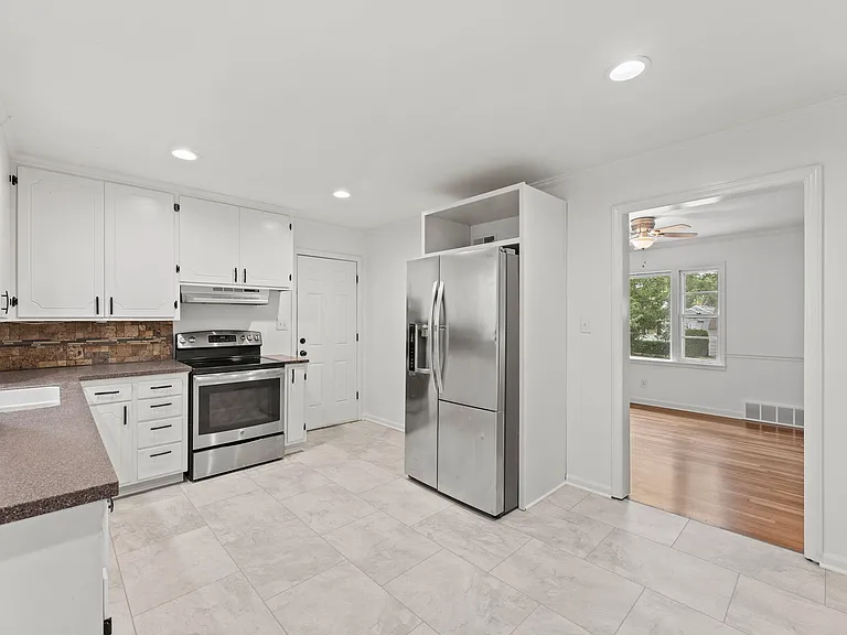 5706 Beverly Ave — Photo 4