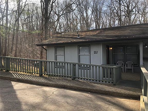 3rd image of 21 Dogwood Dr