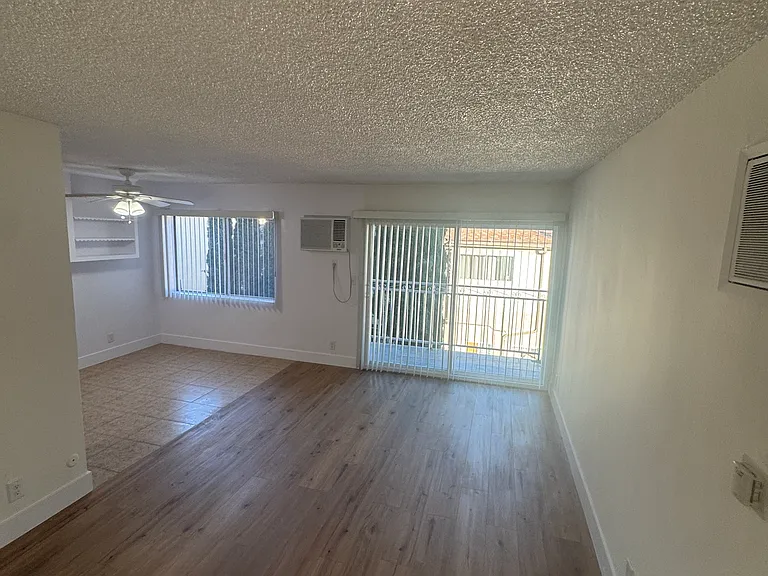1810 N Bronson Ave #208 — Photo 7