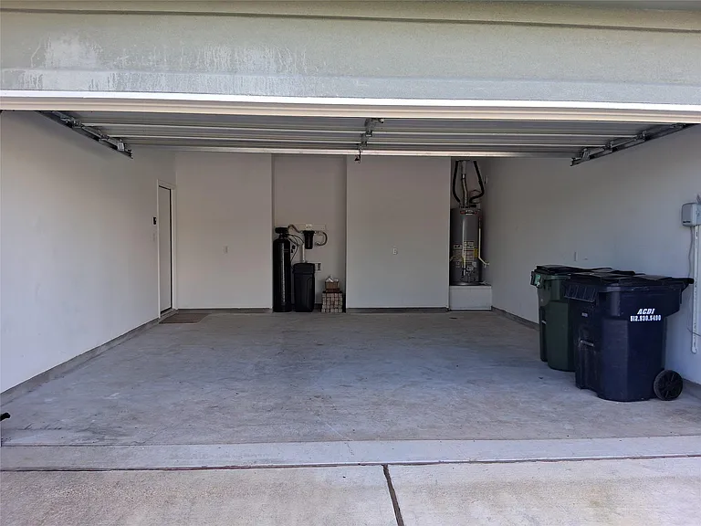 2121 Golden Grain Ln — Photo 4
