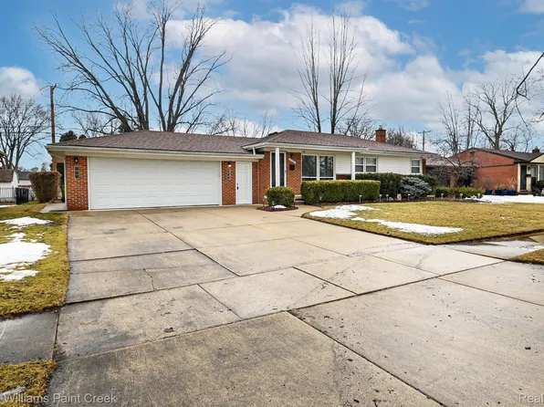 23581 Whitley Dr, Clinton Township, MI 48035