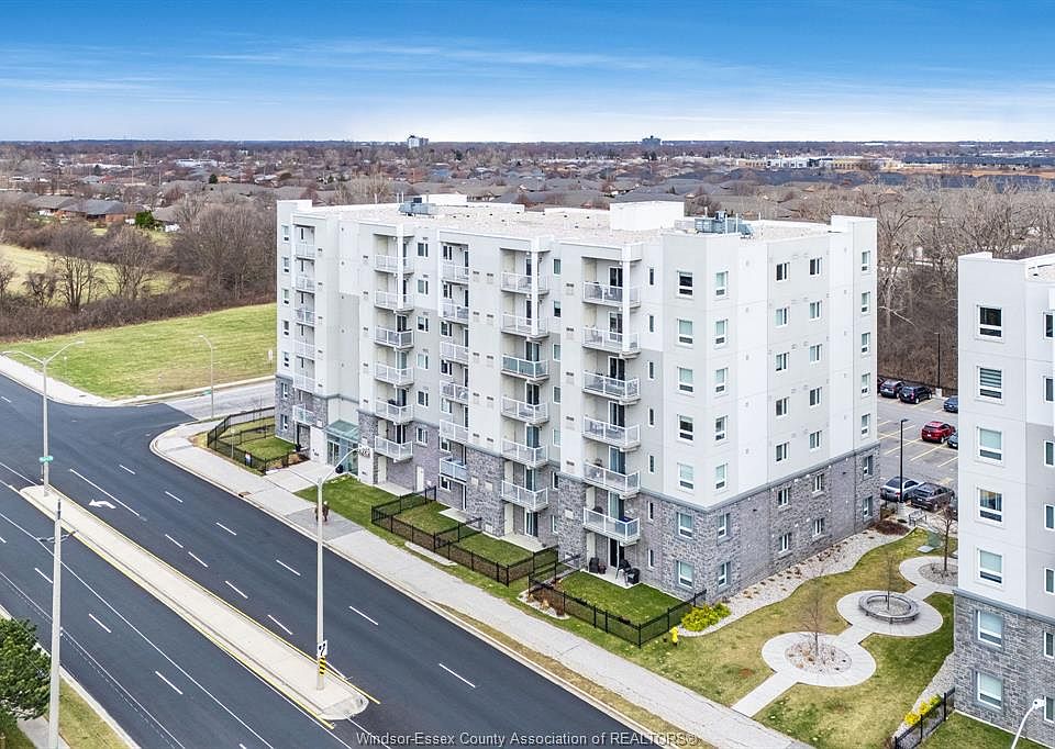 1st image of 1675 Banwell Rd #402