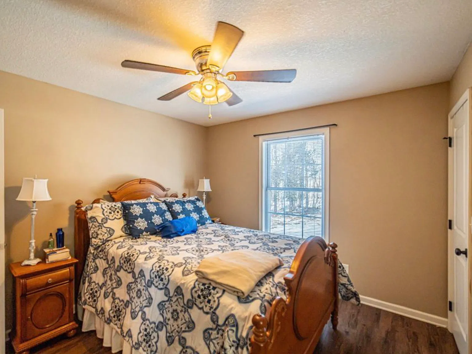2 bed, 2.5 bath, 1005 sqft, $1,325 — Photo 3