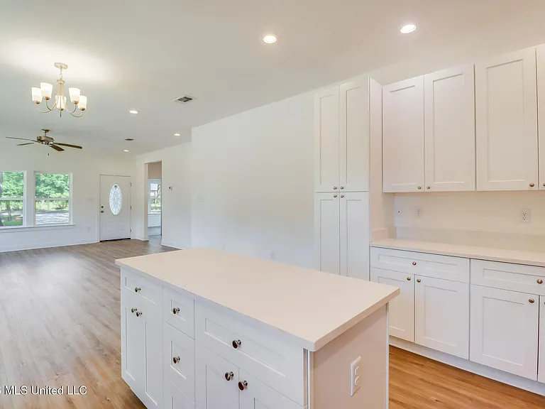 13469 Mary Ave — Photo 6