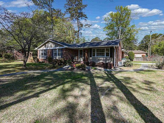 3rd image of 4677 Crystal Dr