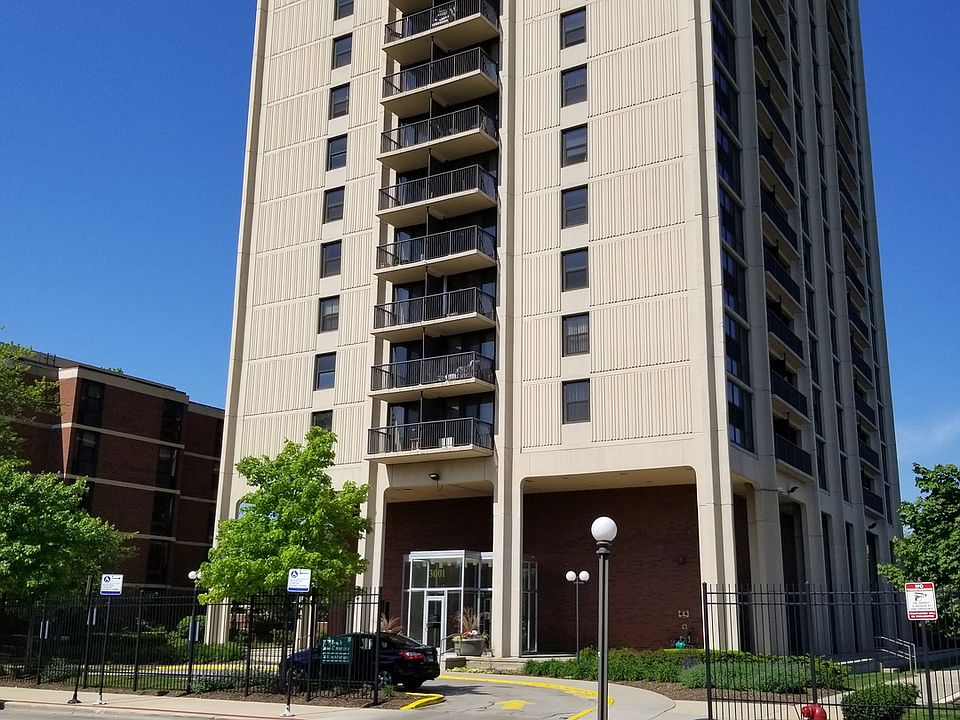 1st image of 3001 S Michigan Ave Unit 402