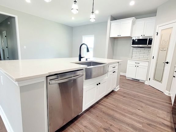 5th image of 1401 Taylortown